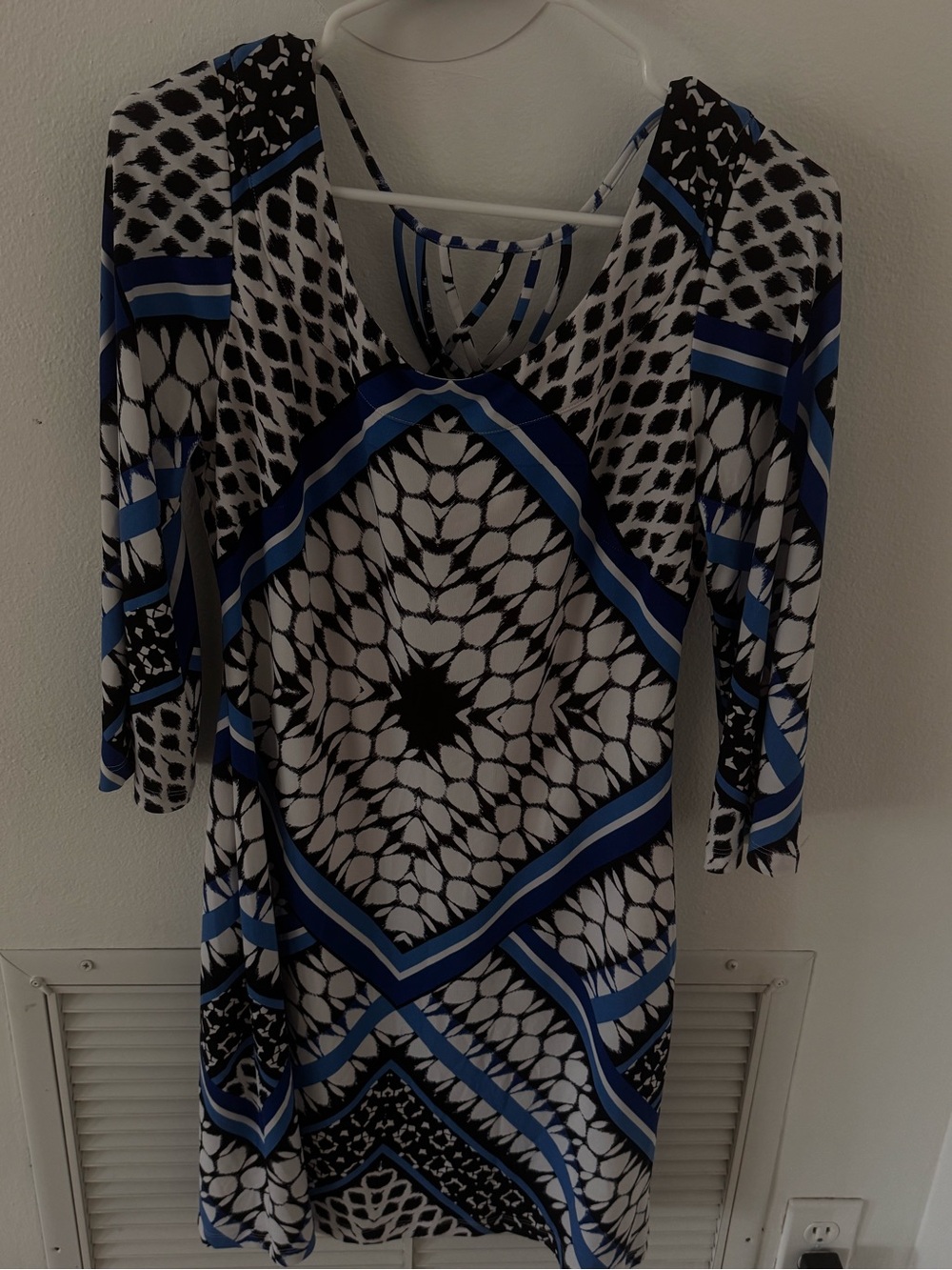 Jessica Simpson Blue, Black & White Geometric Long Sleeve Dress